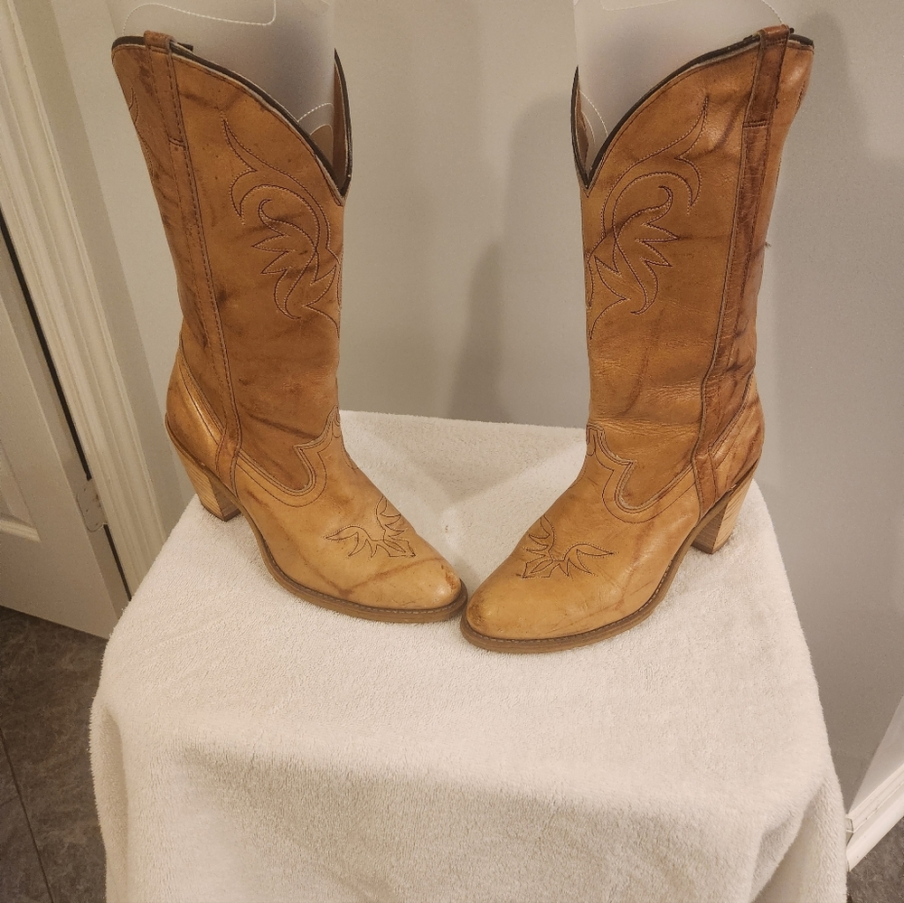 Dingo Tan Heeled Western Boots